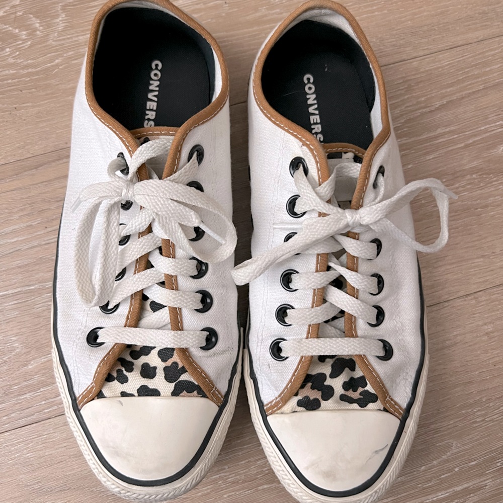 Animal print converse.